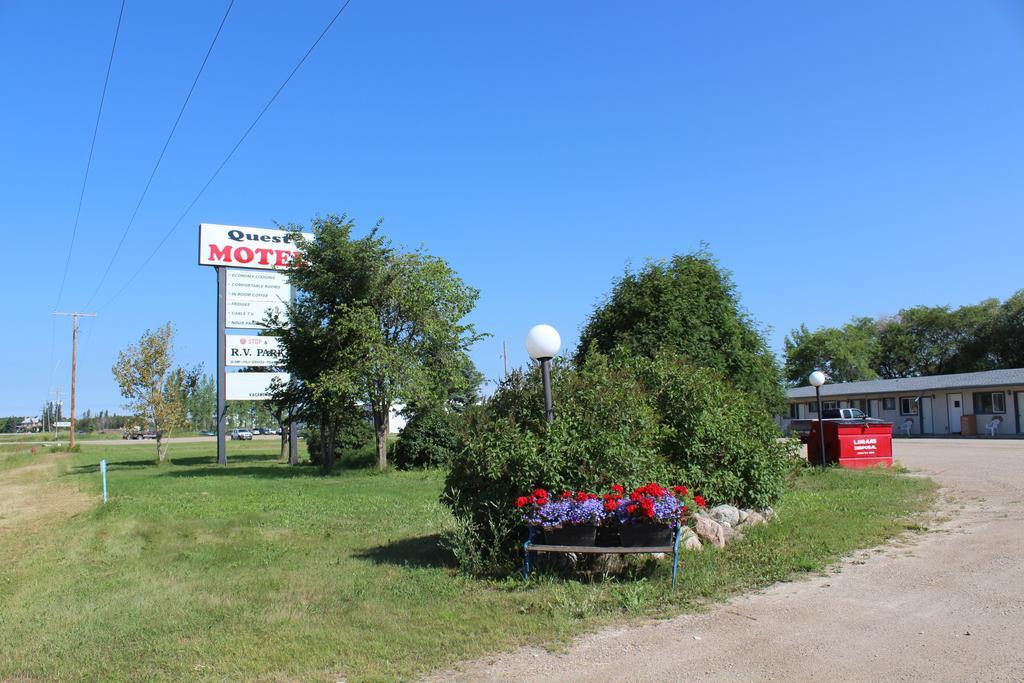 Quest Motel Whitewood Exterior photo